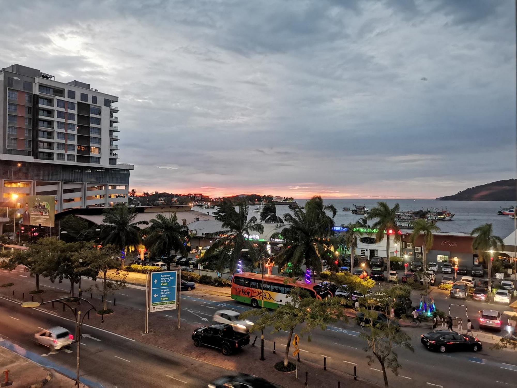 Space Cap Hotel Kota Kinabalu Extérieur photo